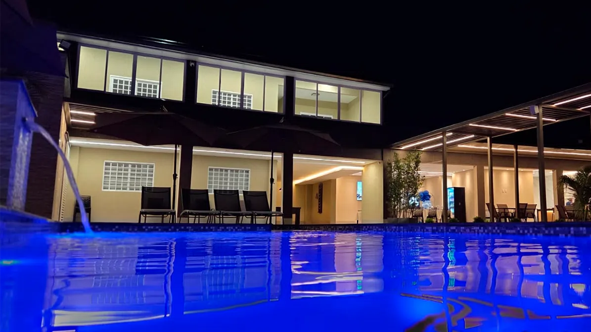 Piscina e Sobrado a noite Lumma Festas e Eventos em Goiania